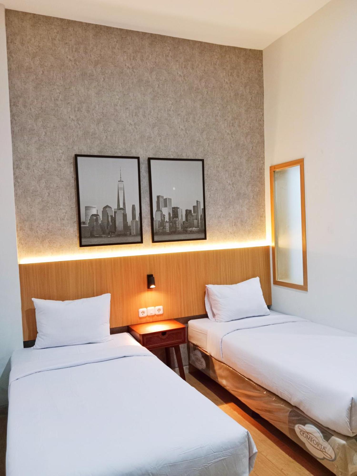 Andita Syariah Hotel Surabaya Exterior photo