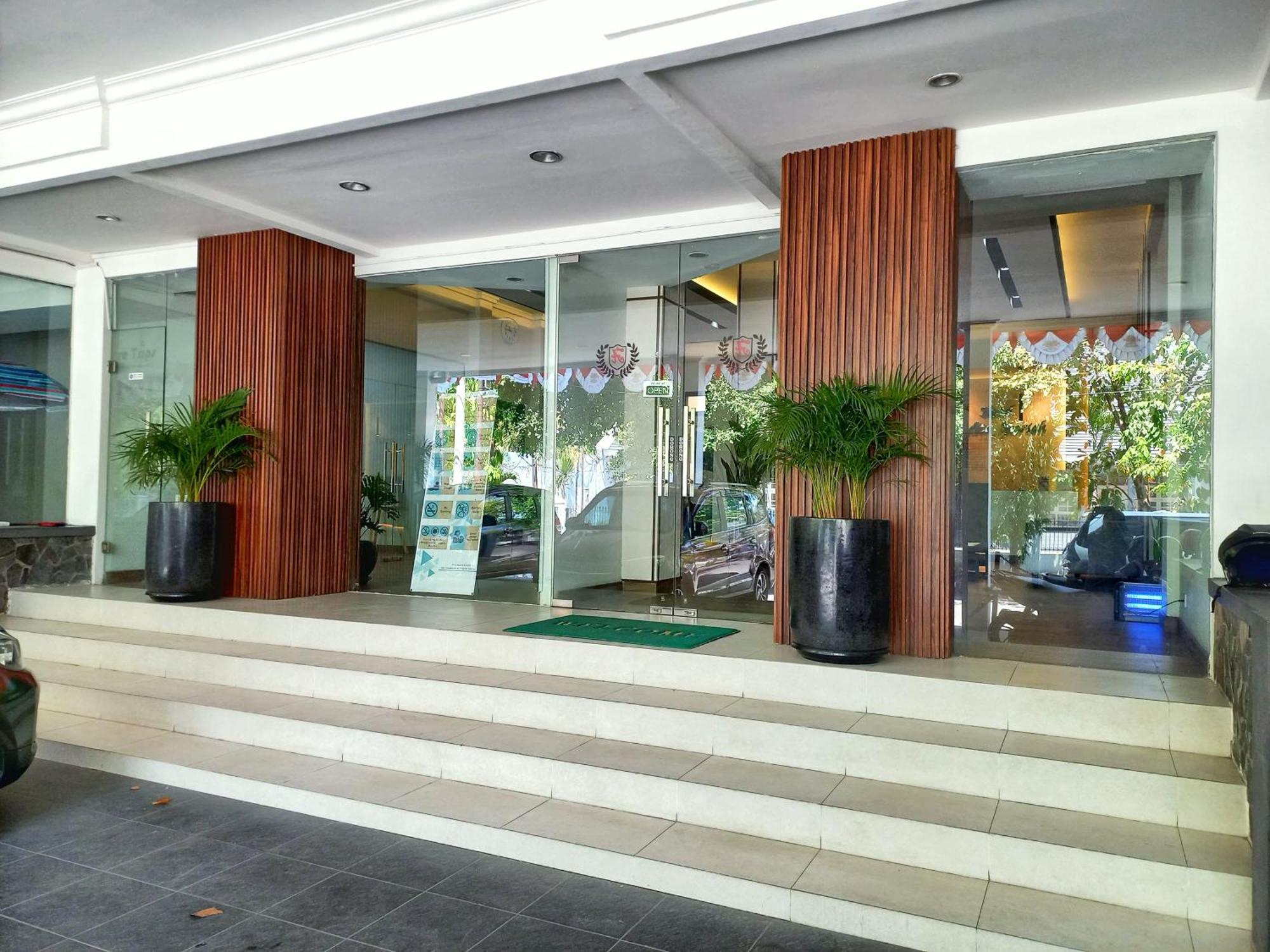 Andita Syariah Hotel Surabaya Exterior photo